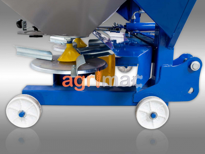 Distribuitor de îngrășăminte cu 2 discuri și sărăriță hidraulică 2L800H – 800L, 18-20m [11]
