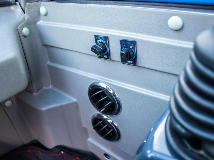 Mini încărcător frontal 60 CP, 1600 kg [20]