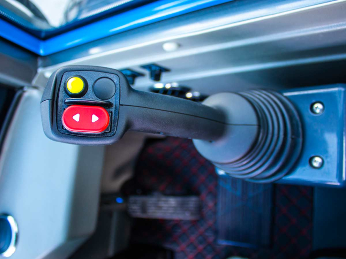 Mini încărcător frontal 50 CP, 1600 kg [12]