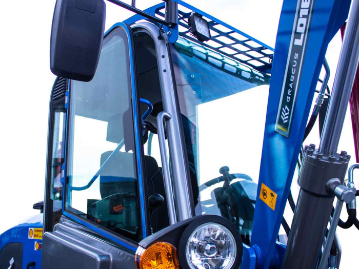 Mini încărcător frontal 50 CP, 1600 kg [7]