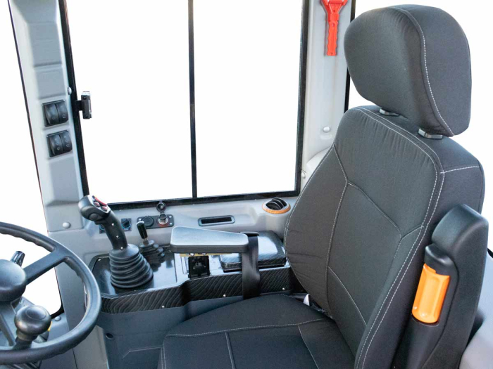 LD23 Cab – Încărcător frontal articulat 4×4, motor 75 CP, cabină climatizată, 2300 kg sarcină, cupă 2050 mm [22]