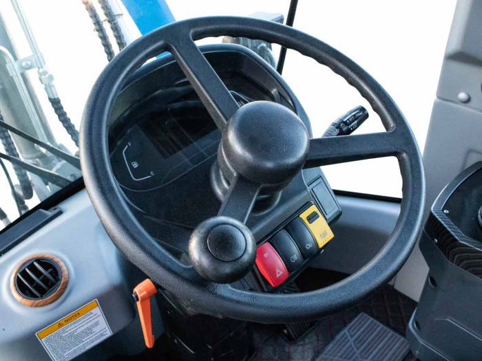 LD23 Cab – Încărcător frontal articulat 4×4, motor 75 CP, cabină climatizată, 2300 kg sarcină, cupă 2050 mm [27]