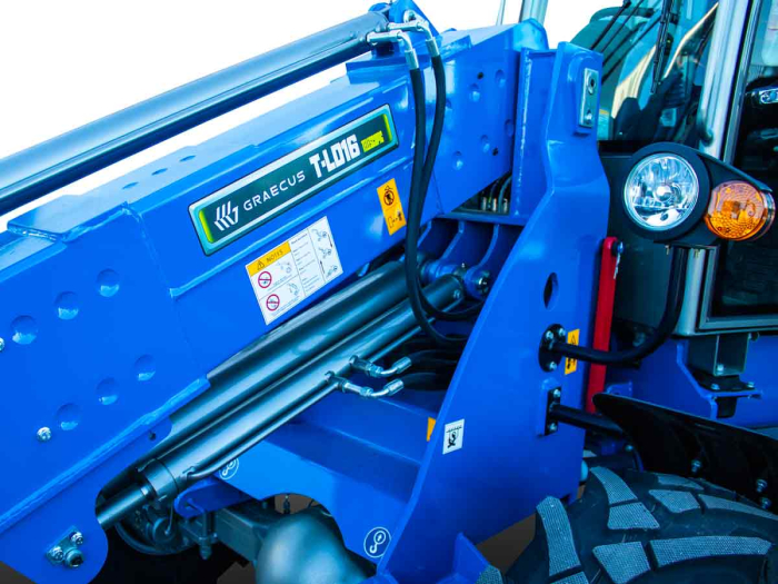 Mini încărcător frontal telescopic 60 CP, 2800 kg [26]