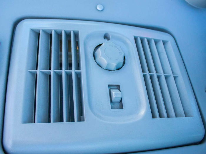 Mini încărcător frontal telescopic 60 CP, 2800 kg [17]