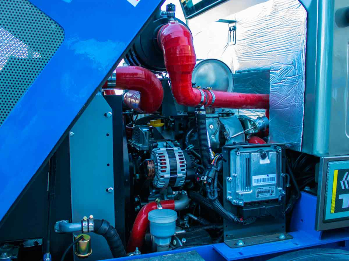 Mini încărcător frontal telescopic 60 CP, 2800 kg [19]