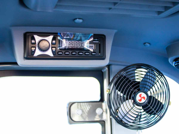 Mini încărcător frontal telescopic 60 CP, 2800 kg [12]