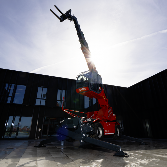 Magni RTH 6.31 EC – Încărcător Telescopic Tip Manitou 30,8 m, Cabină Elevabilă + Înclinabilă, Motor Volvo 218 CP, 6T [3]