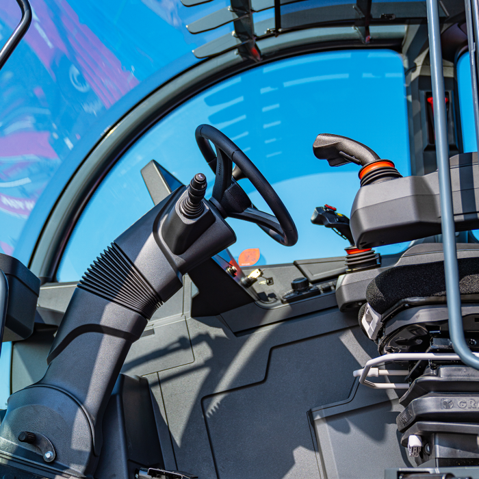 Magni RTH 8.27 – Încărcător Telescopic Tip Manitou 8T, 26,6 m, Motor Volvo 218 CP [10]