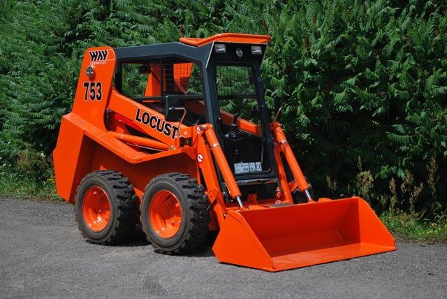 Mini-Încărcător Multifuncțional Locust 753 – 850 kg, Motor Perkins, Cabină Confort [4]
