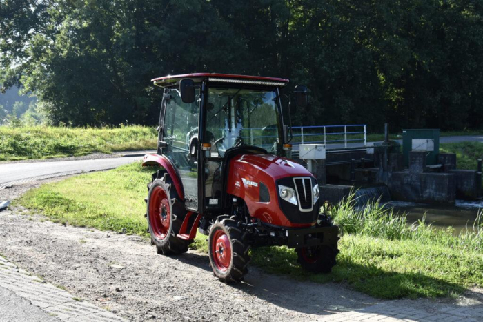 Shibaura SB50hc – Tractor compact 48 CP cu cabină, HST 3 game, PTO 540/750, 4 supape hidraulice, aer condiționat și LED [3]