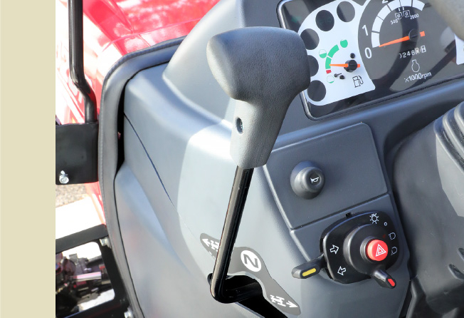 Mitsubishi MTU26RH – Tractor 24.7 CP, PTO față/spate, transmisie HST, roți agricole late [13]