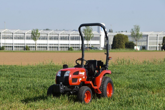 Shibaura SB22m – Tractor compact japonez 21 CP, PTO spate/intermediar, ridicare 650 kg, 4x4, transmisie mecanică 6+2 [4]