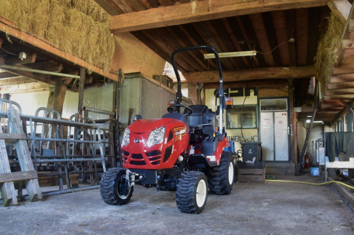 Shibaura SX25 – Tractor sub‑compact 24,5 CP, transmisie hidrostatică, PTO față/spate, direcție asistată [8]