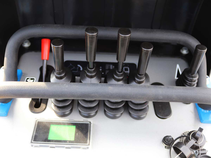 Mini-dumper diesel Kubota pe șenile, 800 kg [11]