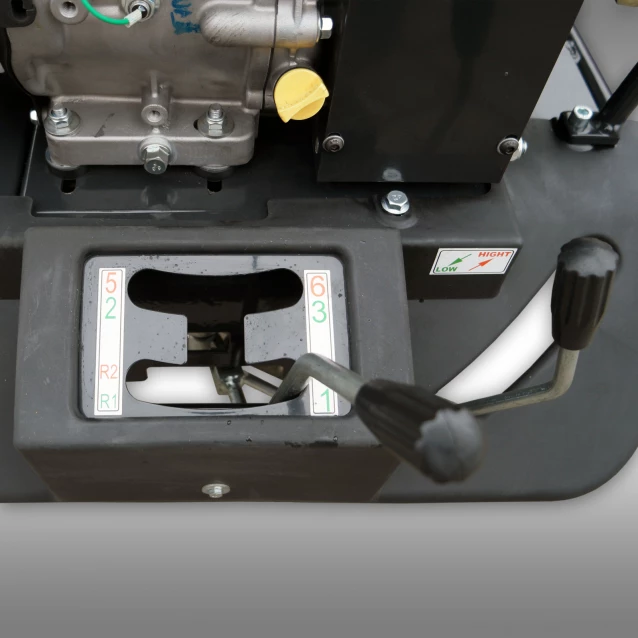 Transportor senilat  cu motor Briggs&Stratton de 9 CP Jansen RD-300 [3]