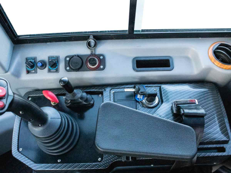 LD23 Cab – Încărcător frontal articulat 4×4, motor 75 CP, cabină climatizată, 2300 kg sarcină, cupă 2050 mm [23]