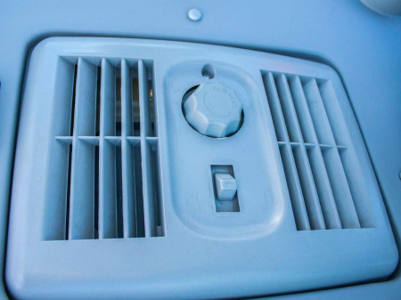 Mini încărcător frontal telescopic 60 CP, 2800 kg [16]