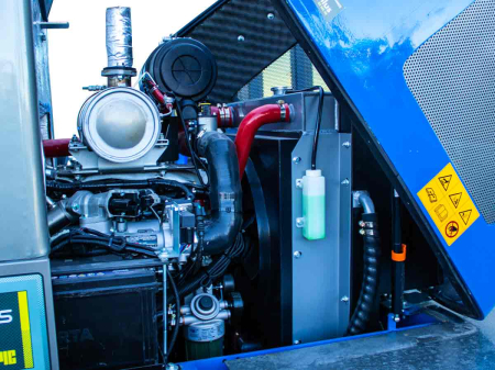 Mini încărcător frontal telescopic 60 CP, 2800 kg [19]