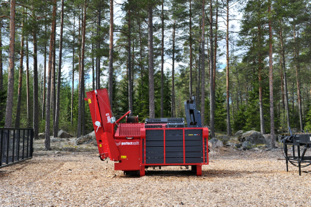 Japa® 435 TRE – Linie tăiere-despicare lemne cu PTO și motor electric 15 kW, Finlanda [15]