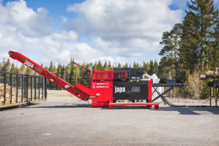 Japa® 435 TRE – Linie tăiere-despicare lemne cu PTO și motor electric 15 kW, Finlanda [1]