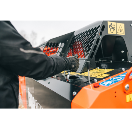 Japa 395 E – linie tăiere-despicare electrică cu motor 10 kW și pană 12,5 tone [23]