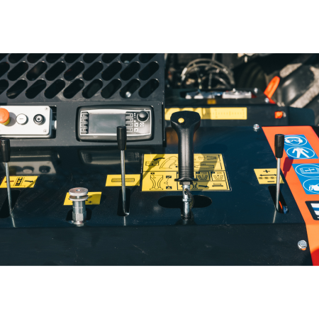 Japa 405 TR – Linie profesională la cardan tractor 10 kW pentru tăiere & despicare (12,5 tone), buștean 40 cm diametru [21]
