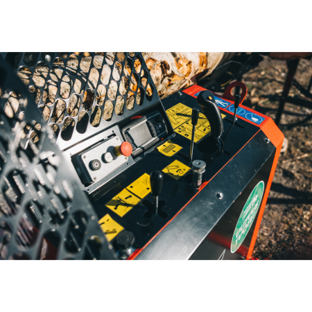 Japa 405 TR – Linie profesională la cardan tractor 10 kW pentru tăiere & despicare (12,5 tone), buștean 40 cm diametru [16]