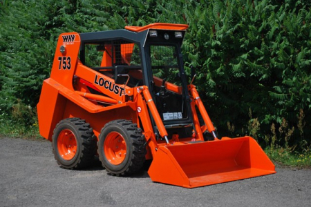 Mini-Încărcător Multifuncțional Locust 753 – 850 kg, Motor Perkins, Cabină Confort [3]