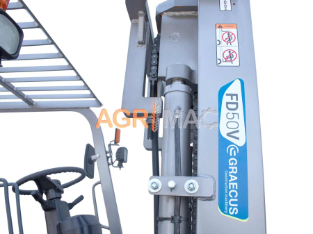 Motostivuitor diesel Clark 5.0T Yuchai Stage V cu catarg Duplex 3000 mm și furci 1220 mm [7]