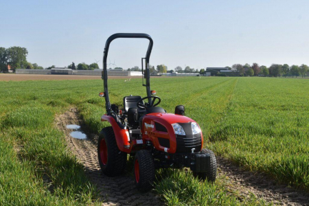 Shibaura SB22m – Tractor compact japonez 21 CP, PTO spate/intermediar, ridicare 650 kg, 4x4, transmisie mecanică 6+2 [4]