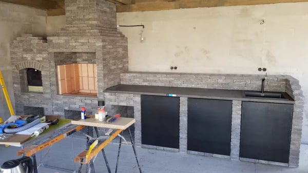 Caramida cu caneluri pentru constructia gratarelor 250 x 124 x 64 mm [6]
