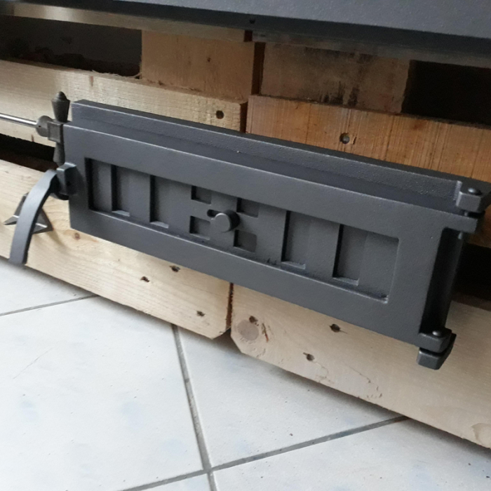 Usa de cenusar din fonta K4014, cu dimensiunile 40 x 14 cm [2]