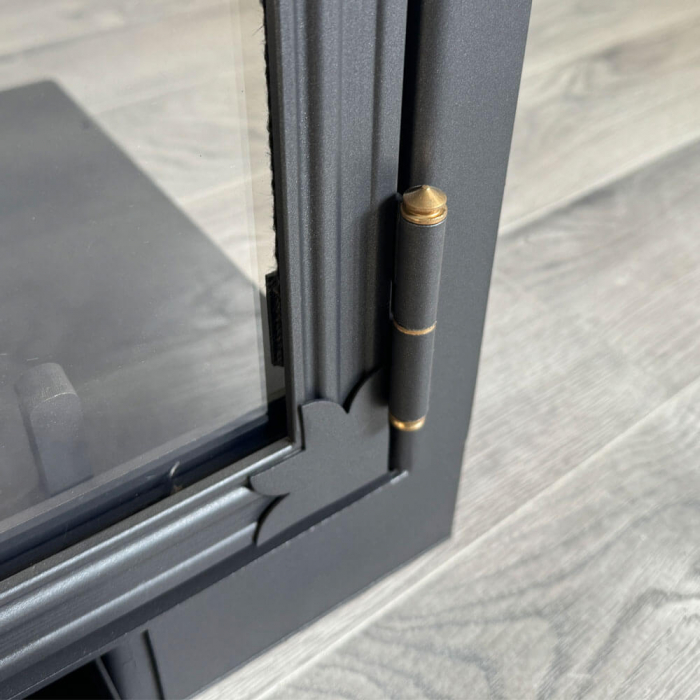Usa semineu Pilis, dimensiuni 670 x 425 x 510 mm [8]