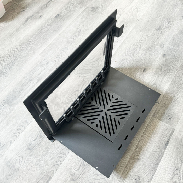 Usa semineu Pilis, dimensiuni 670 x 425 x 510 mm [3]