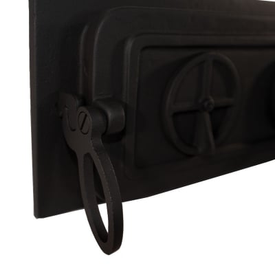 Usa de cenusar K3516 din fonta, prevazuta cu grile de ventilatie [5]