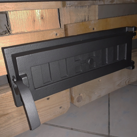 Usa de cenusar din fonta K4014, cu dimensiunile 40 x 14 cm [2]