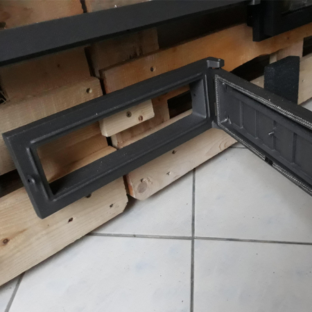 Usa de cenusar din fonta K4014, cu dimensiunile 40 x 14 cm [4]