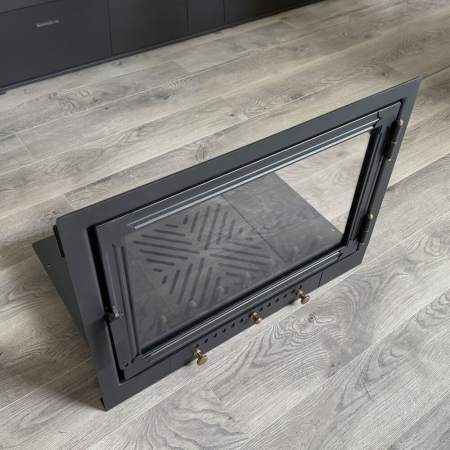 Usa semineu Pilis, dimensiuni 670 x 425 x 510 mm [4]