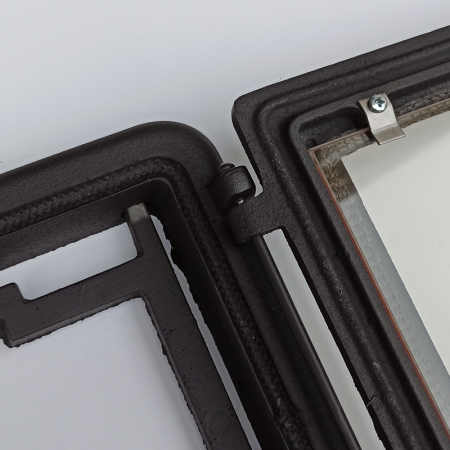 Usa soba din fonta Neo, dimensiuni 26,5 x 26,5 cm [1]