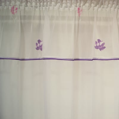 Perdea Velaria voal alb cu flori mov si roz, 280x200 cm [1]