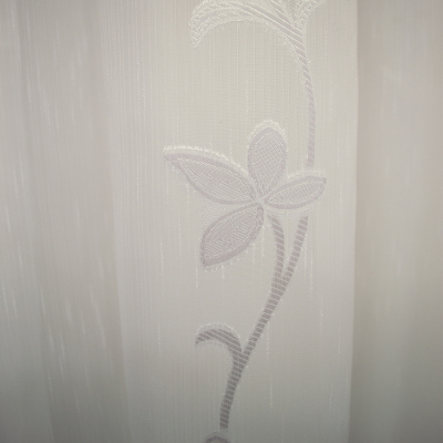 Perdele sable cu flori albe 520x245 cm [1]