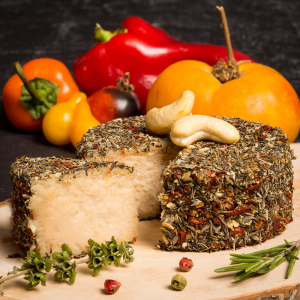 Hrana, alimente - Branza ECO maturata cu ierburi italiene - 150g