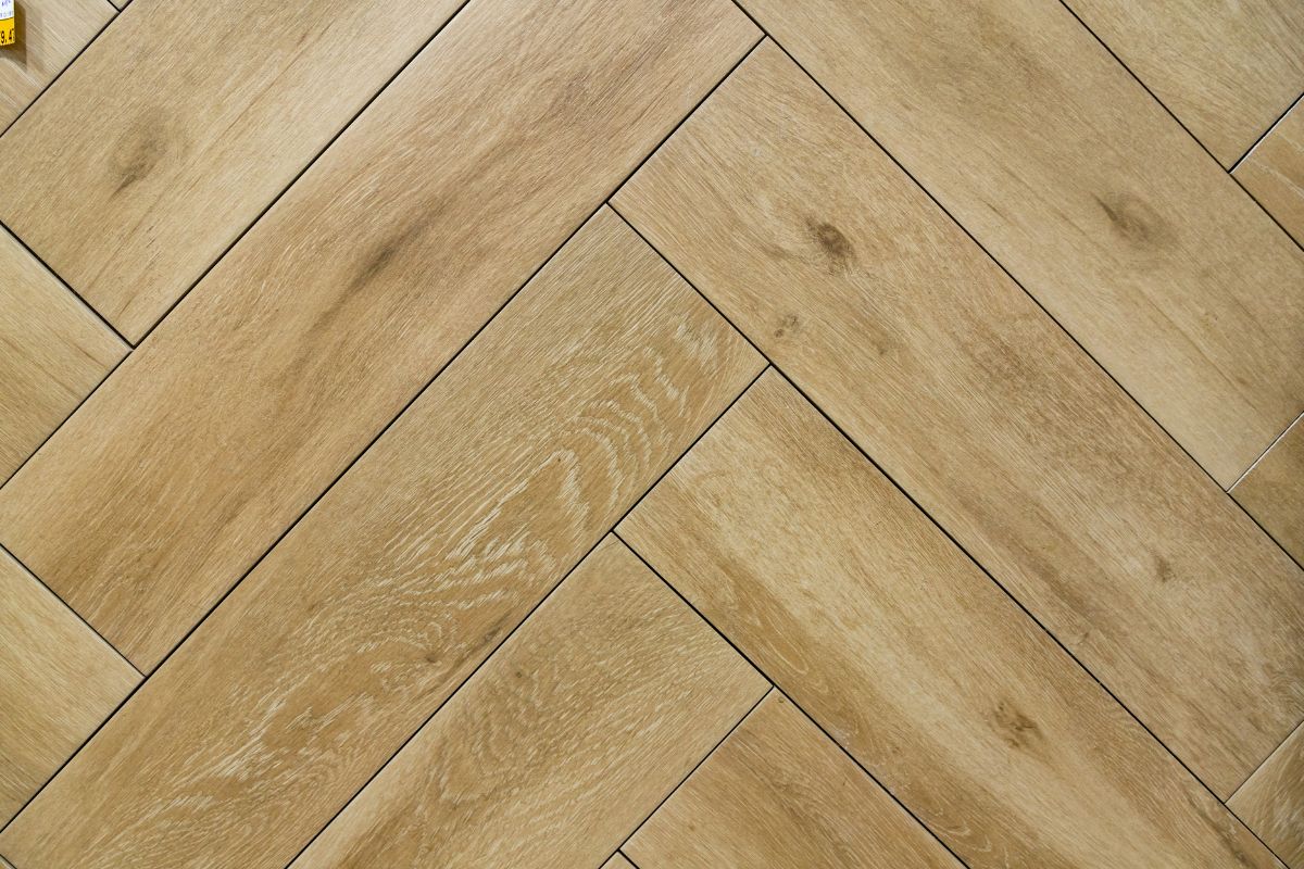Parchet Herringbone - Eleganță și Perfecțiune în Designul Interior