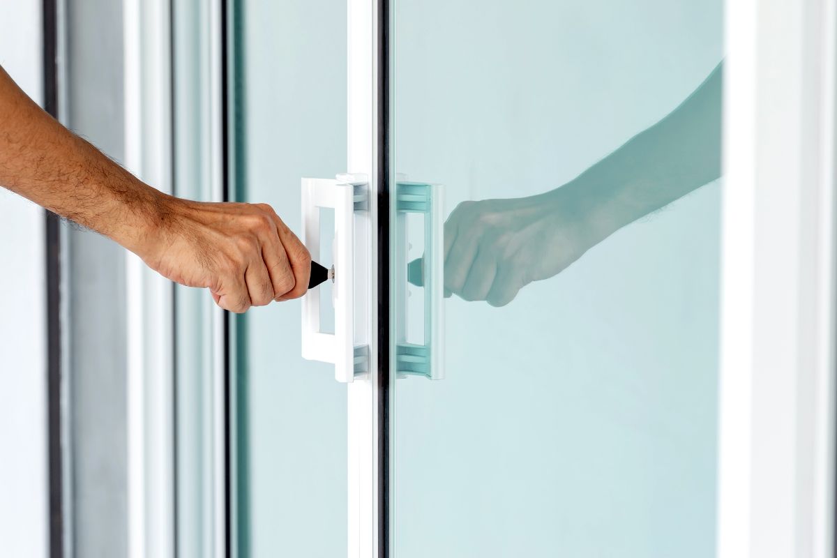 Uși din sticlă pentru interior – eleganță modernă și funcționalitate în designul locuinței tale