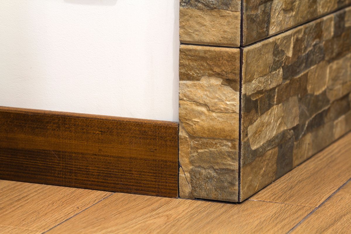 Plintă din polimer – eleganță, durabilitate și finisaj perfect în orice interior