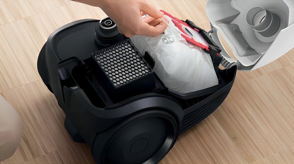 Aspirator cu sac LDK Tornado 3 EVB03, Putere 700 W, Variator de putere, Ultra Fine Air filter, Filtru HEPA, Tub telescopic cromat, Sac textil reutilizabil, Rosu