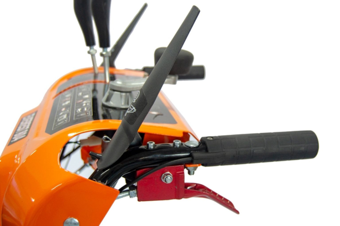 Freză de zăpadă Everest 804, motor Loncin Winter Engine 8,5 CP, 302 cc, transmisie diferențială cu disc de fricțiune, pornire electrică, lățime de lucru 76 cm, adâncime 54 cm, refulare până la 15 m [10]