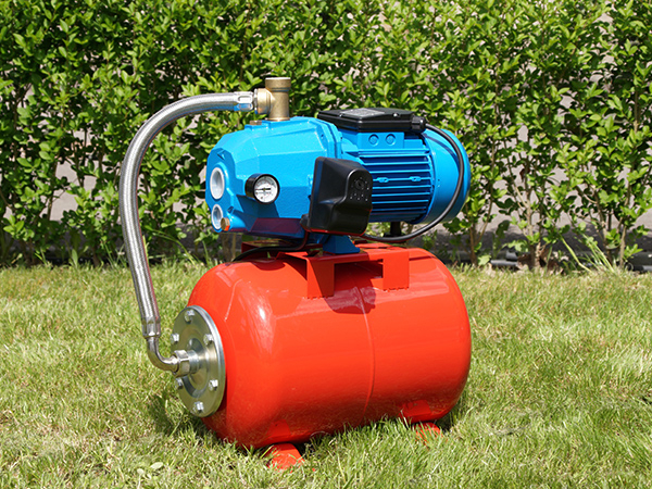 Hidrofor cu ejector Gmax AUTOJET DP 550, putere 750 w, aspiratie max 25 m, vas 24 l, debit 1.5 m3/h, presiune 6 bari [4]