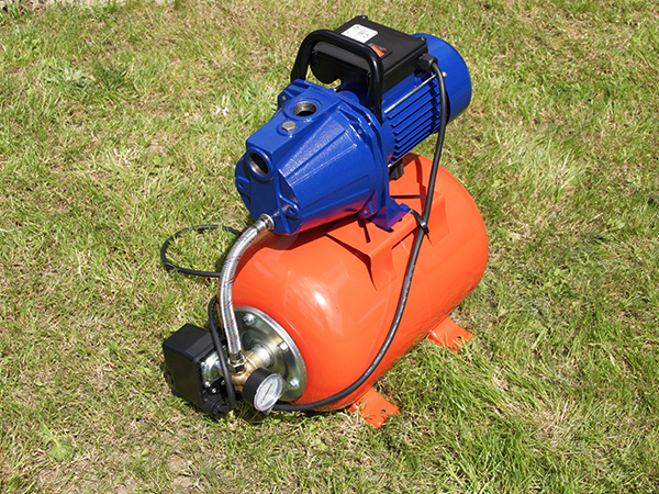 Hidrofor Gmax AUTOJET 1300, debit 4.8 m3/h, putere 1.3 kw, aspirare 8 m, refulare 50 m, presiune 3 bari [3]
