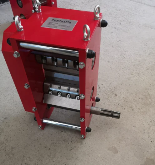 Modul tocător crengi AM-80 BD PTO Tehno MS – echipament robust cu 6 cuțite din oțel, pentru prelucrarea ramurilor și resturilor lemnoase [3]